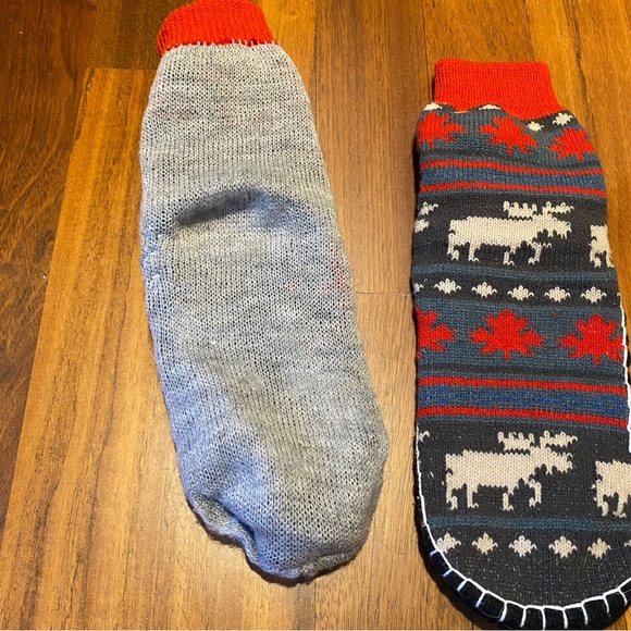 Knit Cabin Moose Slipper Socks with Maple Leaf motif, about a S-M or 4-8 - Picture 5 of 6